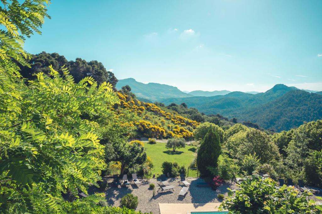 Jardin arboré hôtel Plantevin Propiac - Cadre paisible retraite femmes